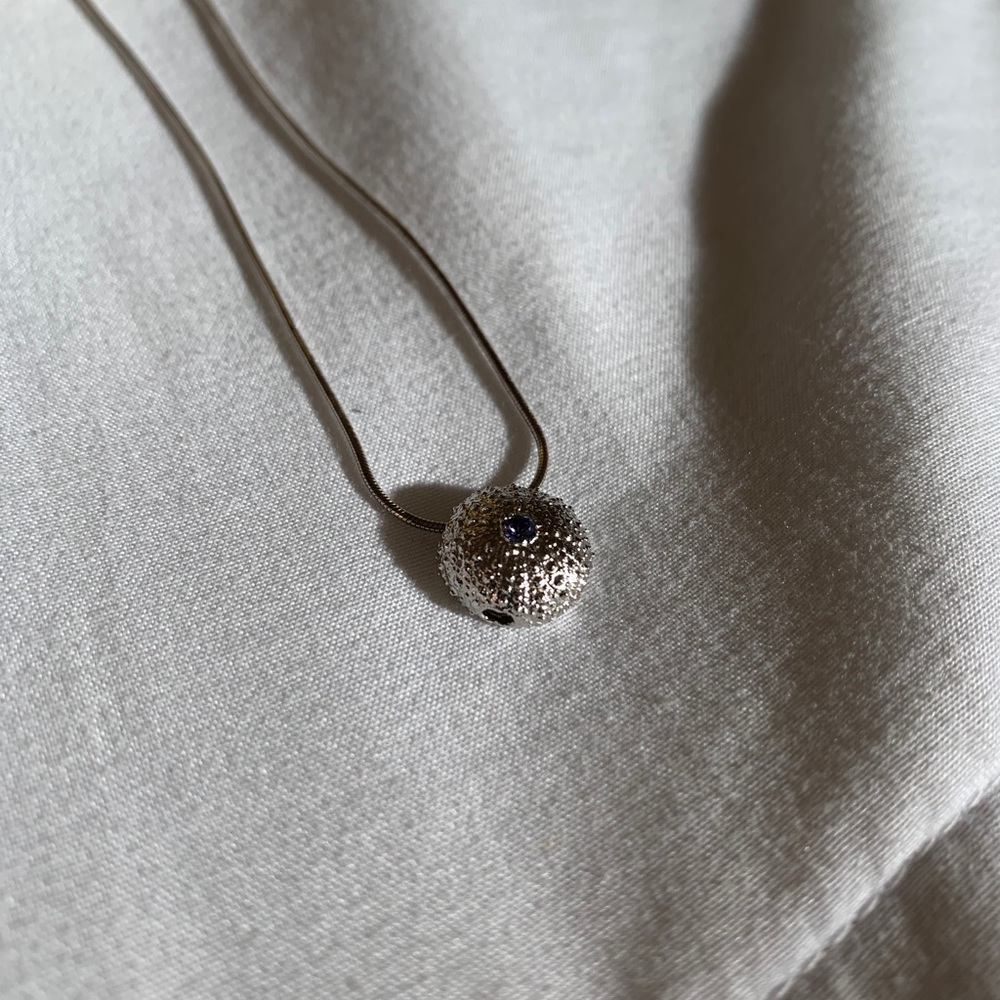 Silver shell necklace